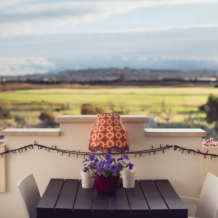 Delizioso In Villino Indipendente Селарджус